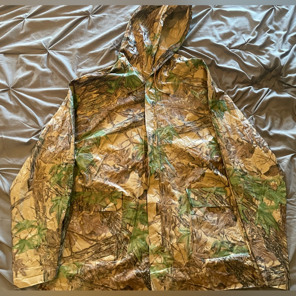 Men’s XL Realtree rain defender camouflage jacket.